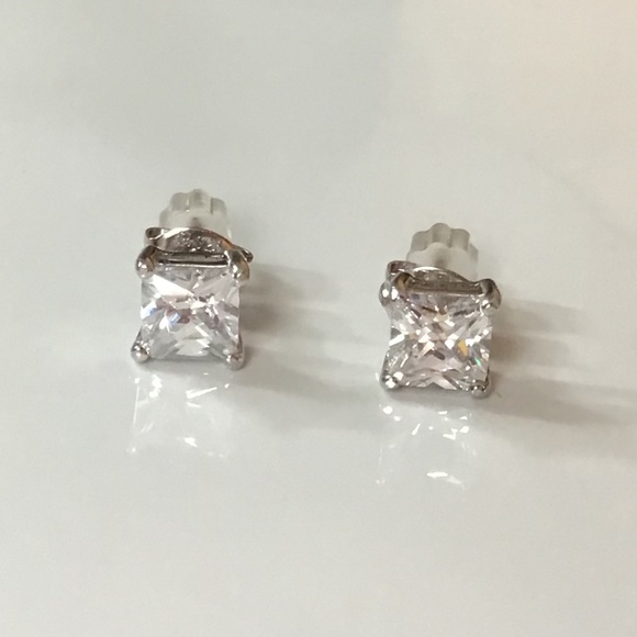 New Sterling Silver Cubic Zirconia Pierced Stud Earrings - Picture 4 of 12